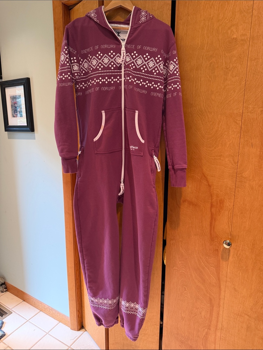 Onepiece of Norway Plum Hooded Women M/L Onesie Pajama Sweatsuit Men S